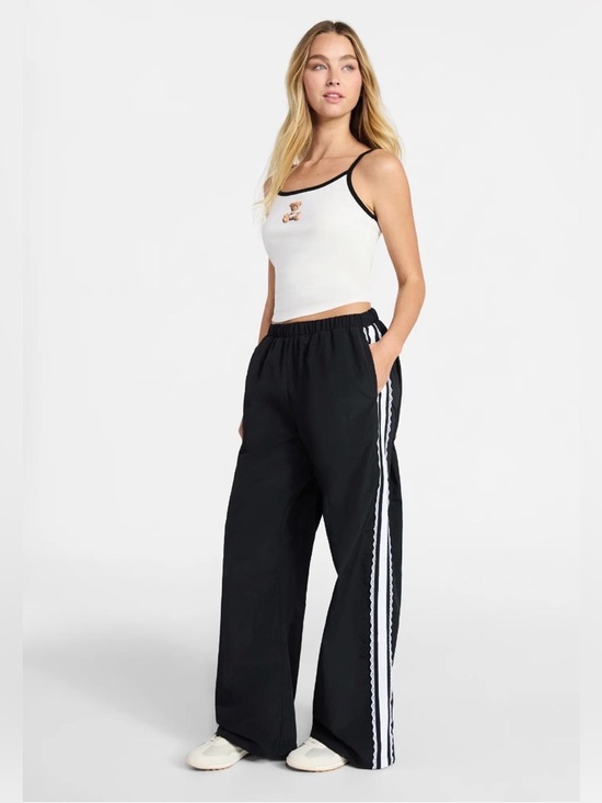 No Boundaries Pants - *NWOT* No Boundaries Womens Black and White Lace Side Stripe Track Pants, Medium